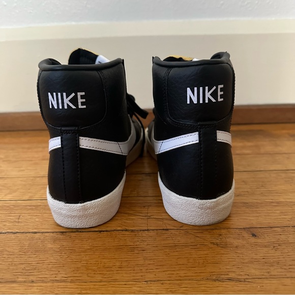 Nike Blazer Mid ‘77 Casual Shoes - Picture 3 of 9